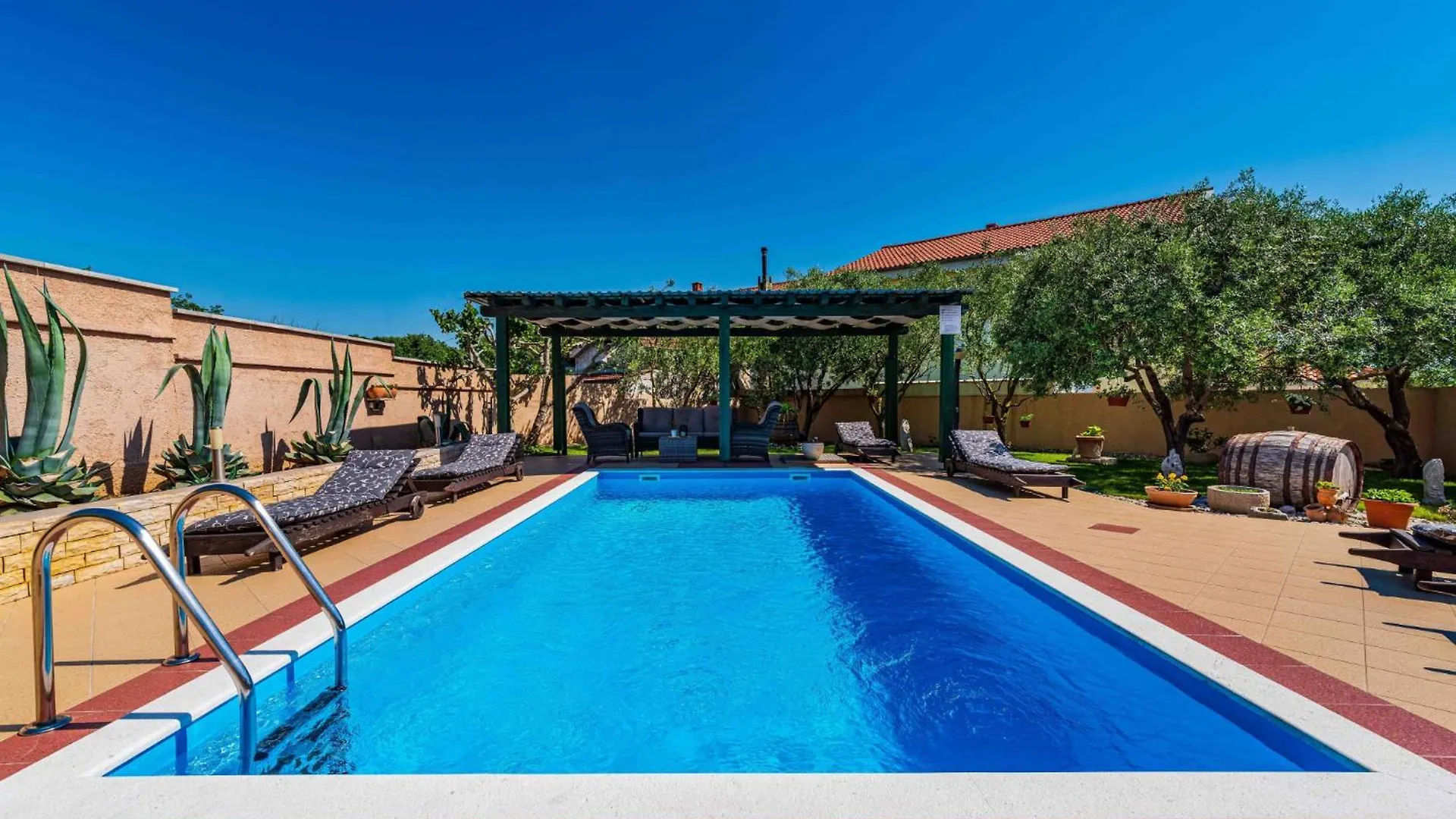 Villa Tea Estate With Private Pool And Garden بوسيدارجي