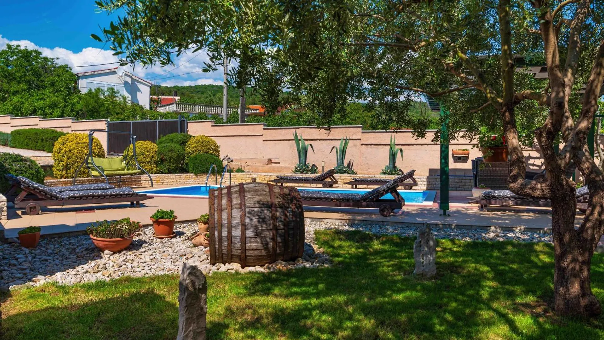 Villa Tea Estate With Private Pool And Garden بوسيدارجي